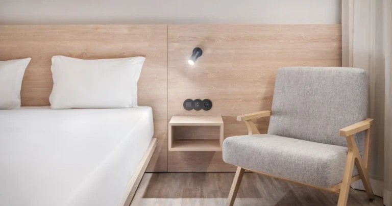 Quarto com cadeirão num apartamento Moov