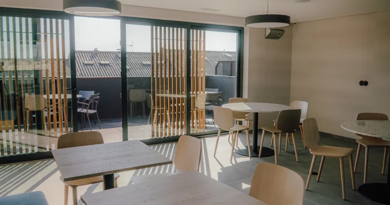 Zona comum de refeições do Moov Apartments